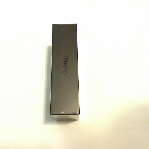 Apple Iphone 8 plus (Brand new in box) - Picture 2 of 3